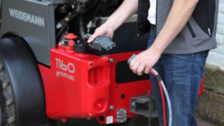 Charging a lead-acid battery in the eHoftrac from Weidemann Charging a lead-acid battery in the eHoftrac from Weidemann