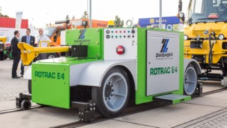 Rotrac E4 von Zwiehoff mit Linde Komponenten auf einer Messe Rotrac E4 von Zwiehoff mit Linde Komponenten auf einer Messe
