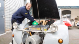 Marco Lorey, Managing Director at Lorey Maschinenbau GmbH, tinkering with a classic Citroën 2CV Marco Lorey, Managing Director at Lorey Maschinenbau GmbH